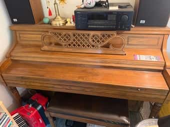 Free upright console piano, pickup whatever way by yourself 1