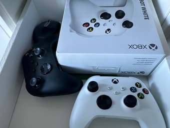 Xbox Series X - Diablo Bundle + 2 Pads + 1 Free title 2