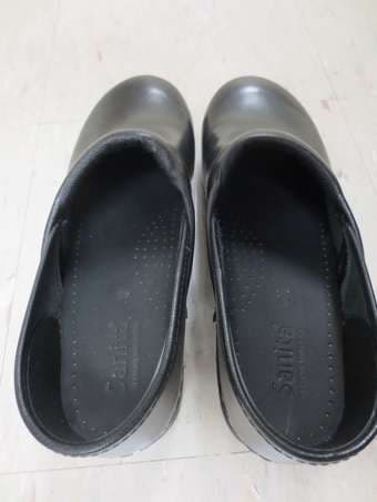 Sanita clogs black men size 43, like new 3