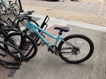 Bike+locks+helmet+air pump 1