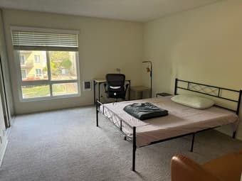 A bedroom at Oak Creek is avaliable now to March 20 (short-term) 1