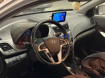 2013 hyundai accent SE hatchback 1