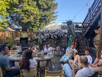 room available in early June in warm, cooperative Palo Alto home! 1