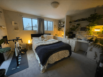 Sunlit bedroom close to Stanford in 4BD house available April 15th 1