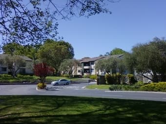 Quiet Sunny End Unit Furnished 1B/1B 1