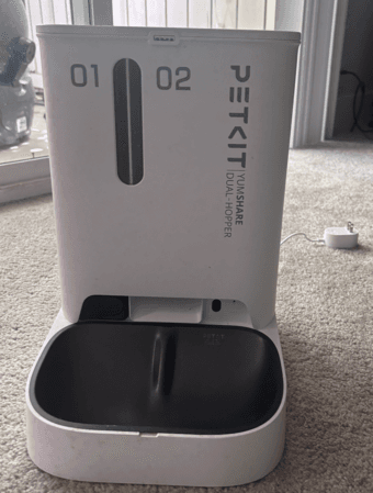 Petkit Robotic Cat Feeder with Kitty Cam, Price Negotiable 1