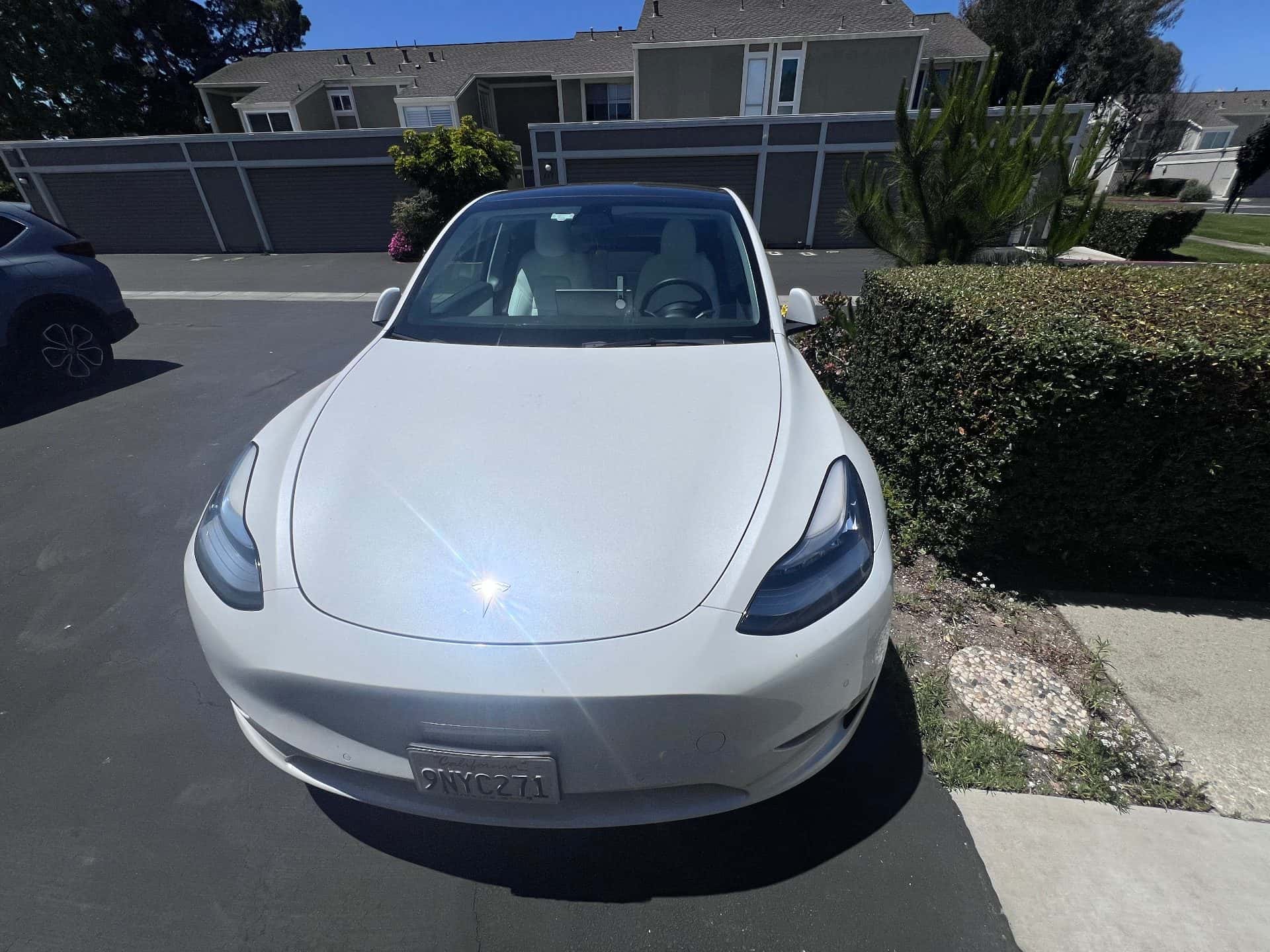 2021 Tesla Model Y Long-range AWD - White exterior & interior - 20'' wheels 1