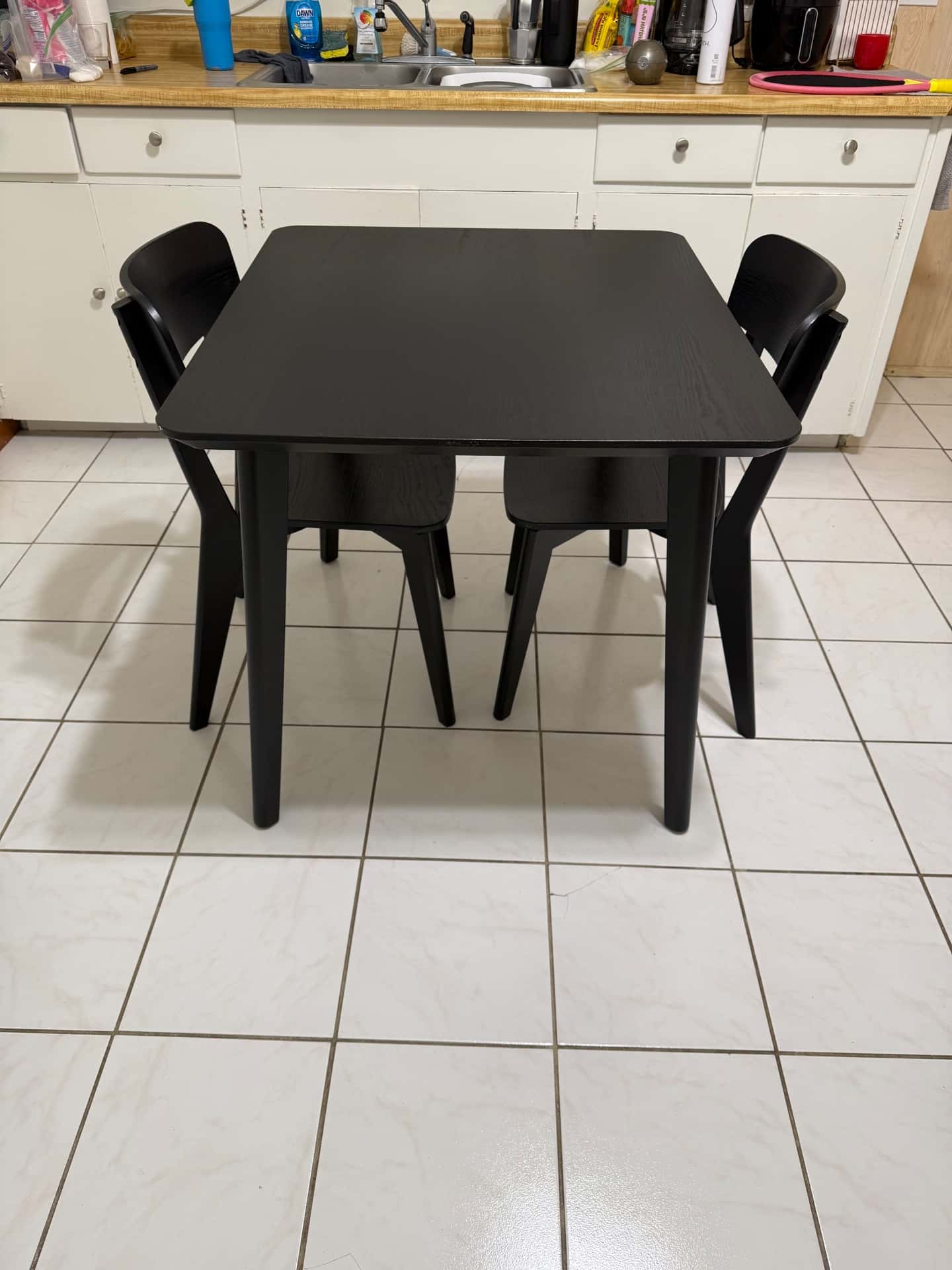 Table with two chairs 1