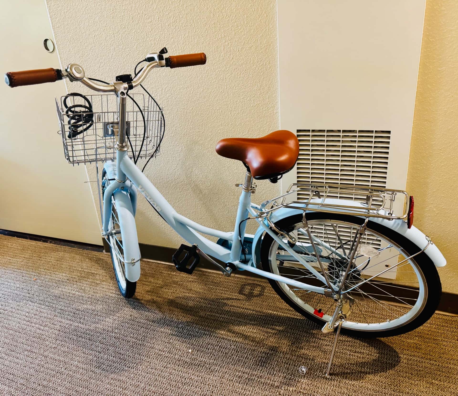 HALF PRICE SALE Brand new (never used) bike with lock half price sale 1