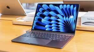 MacBook M5 MAX 1