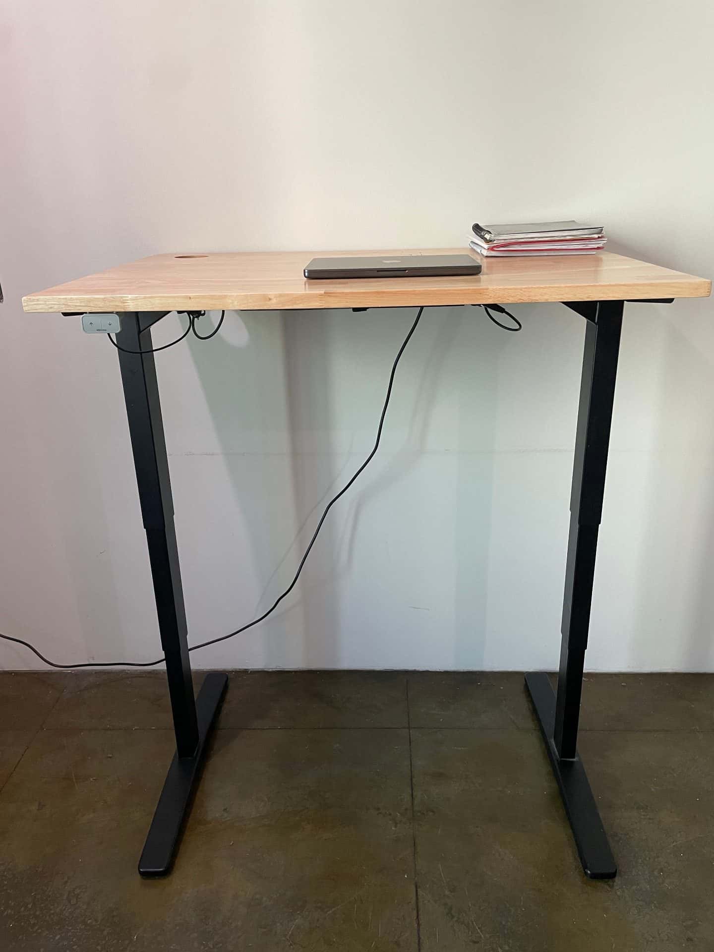 Uplift Adjustable standing desk 1